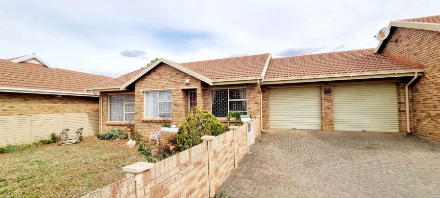 3 Bedroom Property for Sale in Fleurdal Free State